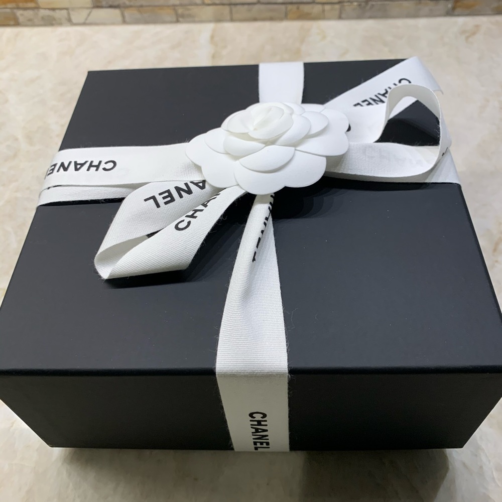 SOLD Chanel Black Pearly White & Crystal Belt - Picture 4 of 11